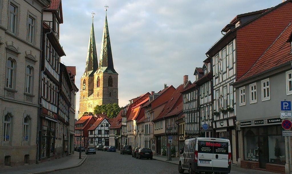 Ferienwohnungen Zur Kaiserstrasse Кведлінбург Номер фото